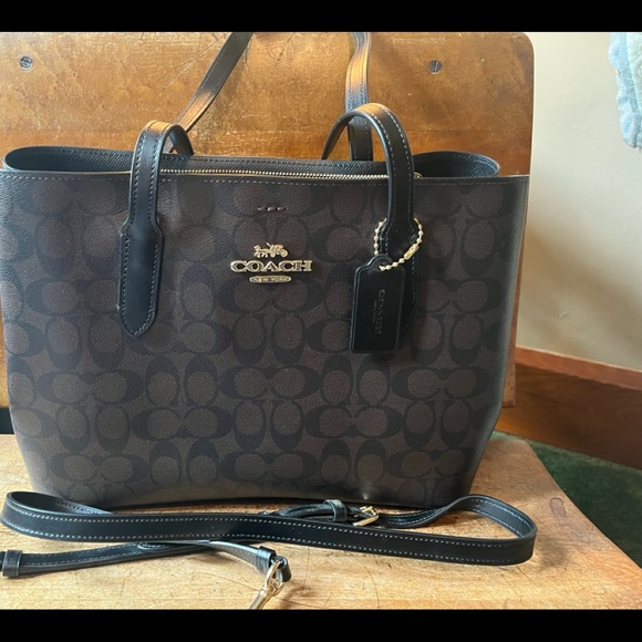 Coach Signature Avenue canvas Carryall Tote - Picture 8 of 9